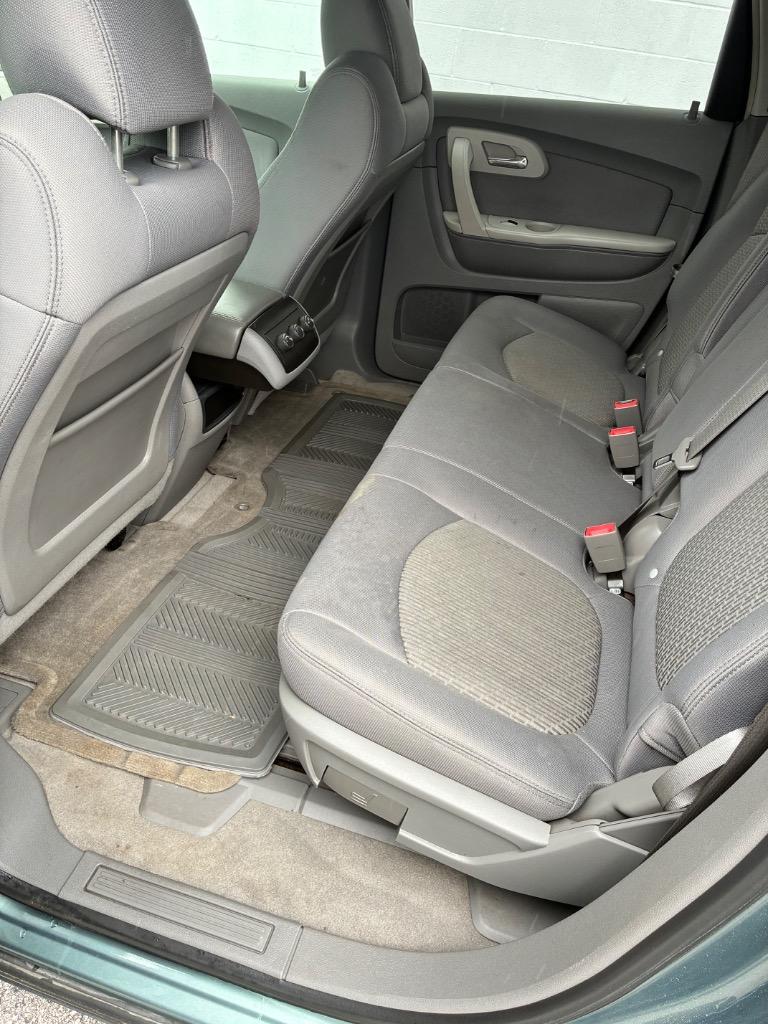 2009 Chevrolet Traverse LS - Photo 6