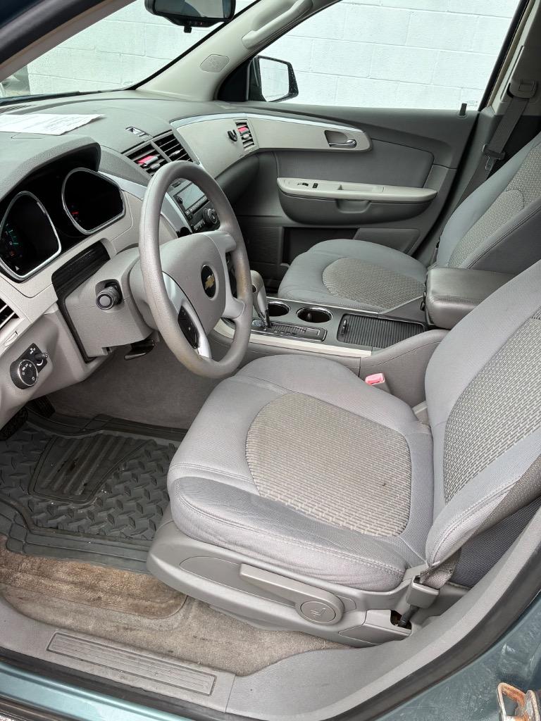 2009 Chevrolet Traverse LS - Photo 8