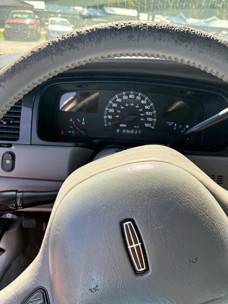 2001 Lincoln Town Car Signature - Photo 8