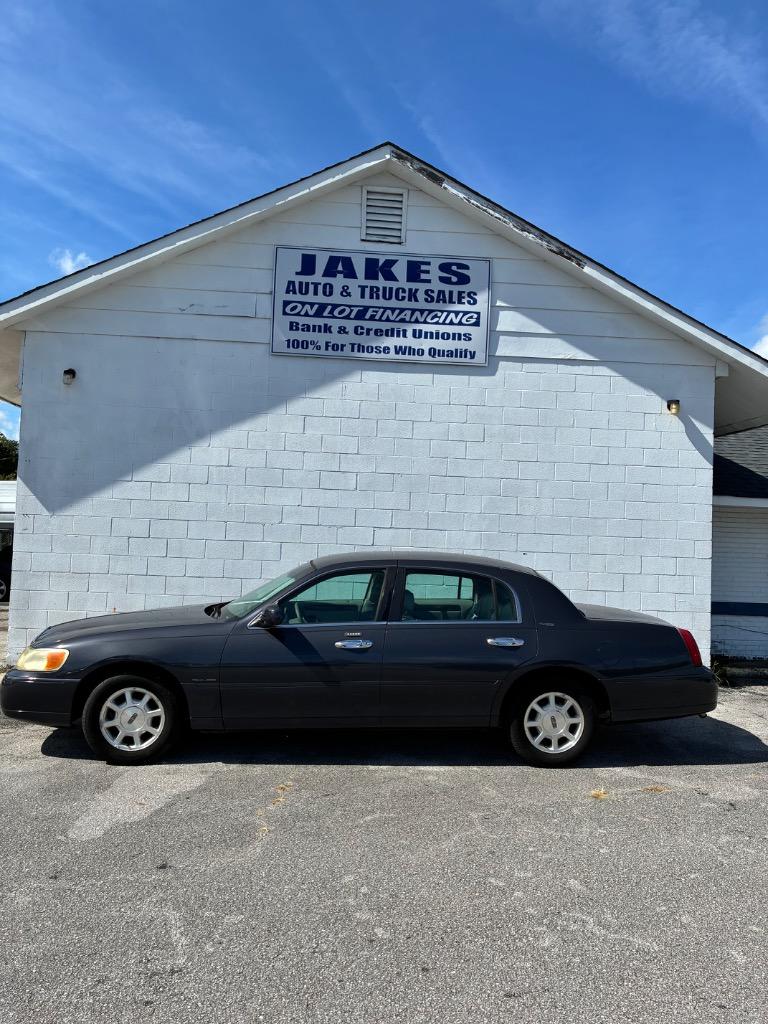2001 Lincoln Town Car